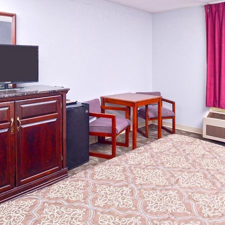 Country Garden & Suites-Benton Экстерьер фото