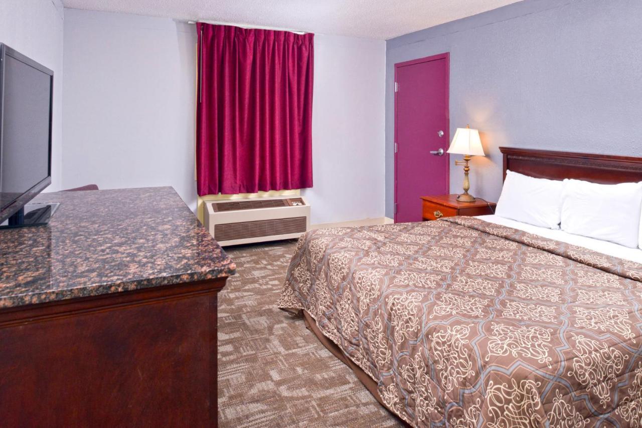 Country Garden & Suites-Benton Экстерьер фото