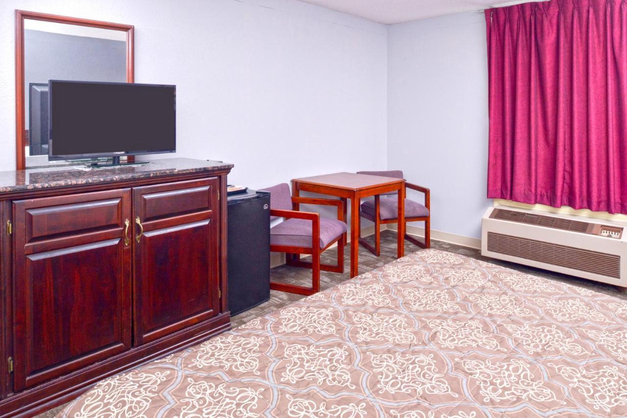 Country Garden & Suites-Benton Экстерьер фото