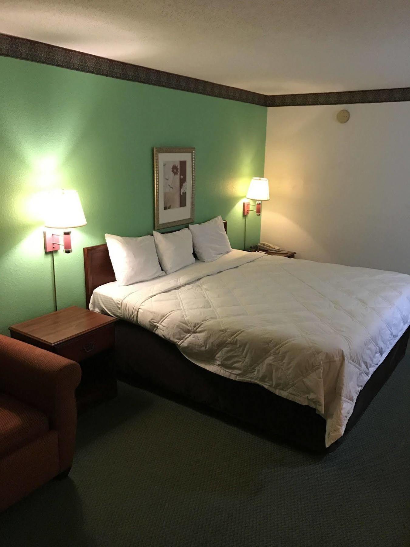 Country Garden & Suites-Benton Экстерьер фото